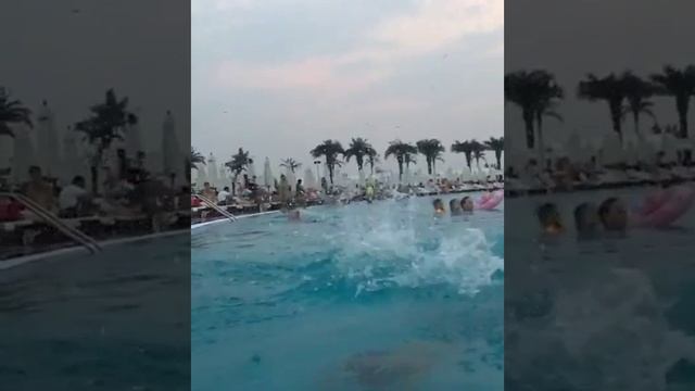 Супер прыжок в воду в исполнении братьев💪💪💪. Лучше всех! Jumping backwards смотреть онлайн