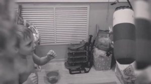 Ярик работает с грушей