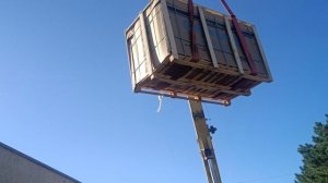 В этот раз решили не поднимать руками панели на крышу :-)