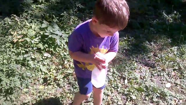 Первое видео на канале! Играем во дворе/ Брызгаем водой/ Игры с водой смотреть онлайн