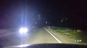 Bi-led линзы Aozoom K7 на неосвещенной дороге. BMW F30