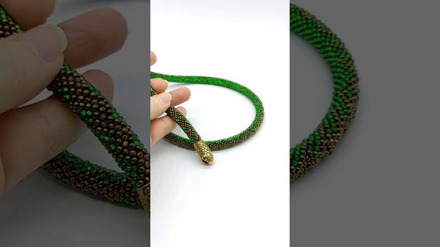колье жгут из бисера Змея зелёная смотреть онлайн