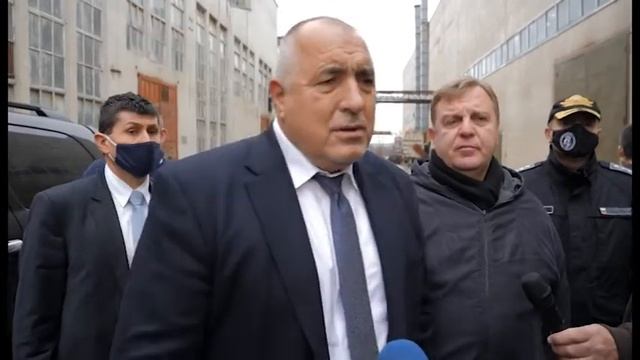 Премиерът и министърът на отбраната посетиха военноремонтния завод в Търговище смотреть онлайн