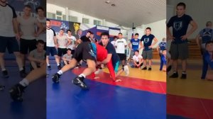 Вольная борьба, приём показывает Анатолий Белоглазов.