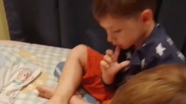 Читаем сказку младшему брату смотреть онлайн