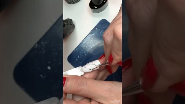 Дизайн мрамор на ногтях