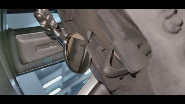 Почему скрипят тормоза на Cadillac Escalade смотреть онлайн