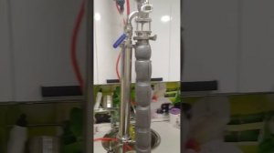 Перегон сырца на тарельчатой колонне колпачкового типа.