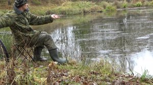 На резинку за карасём! Рыбалка 16 ноября в непростых условиях..