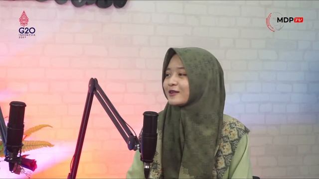 Serba Serbi Mahasiswa - Sharing Experience with Novelist - Ester Elena смотреть онлайн