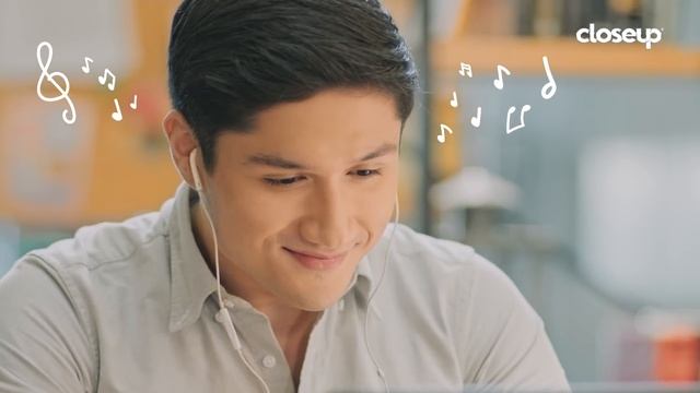 closeup #MakeYourMove Films | She’s Dating A Youngster смотреть онлайн