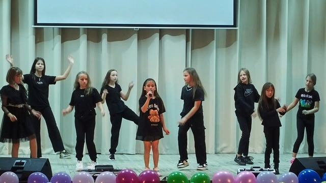 ЛЕГОСИТИ ПРОТИВ ВСЕХ - КАРАОКЕ-БАТТЛ Ч. 3 0:02 / 3:26 РАЙОНЫ-КВАРТАЛЫ (ЗВЕРИ) - Кира Юдакова смотреть онлайн