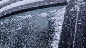 Открываем дверь без снега.