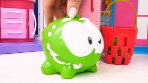 Ам Ням против белки! Детские видео про животных и истории Ам Няма