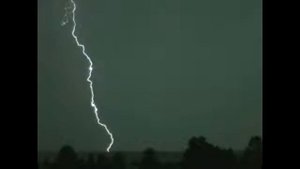 Удар молнии – Замедленная съёмка 5 000 кадров сек / Thunderbolt - Slow shooting