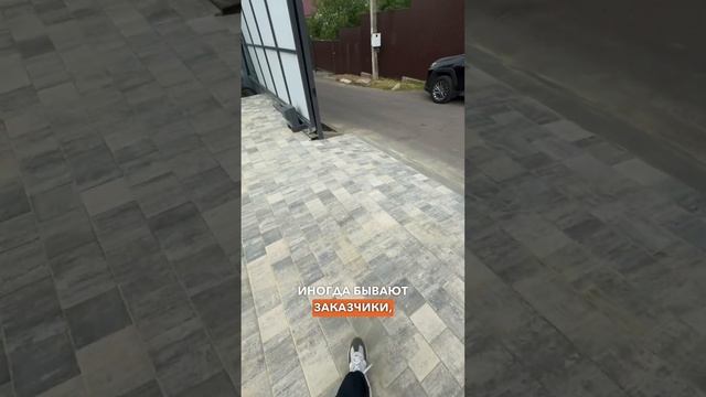 Чтобы вы выбрали:приобрести материал с запасом или платить за доставку? #благоустройство #мощение