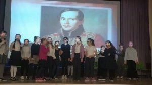 Сценка из спектакля "Роботы в школе. До чего дошел прогресс"