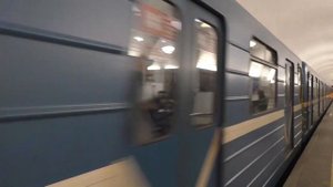 Метропоезд Ем-501/Ема-502 (81-501/502) №134 прибывает на ст.м.Площадь Ленина