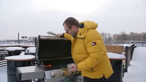 Каре ягненка на газовом гриле.