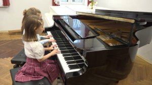 Куприянова Матильда и Куприянова Ядвига – Словацкая народная песня в обработке Л. Хереско