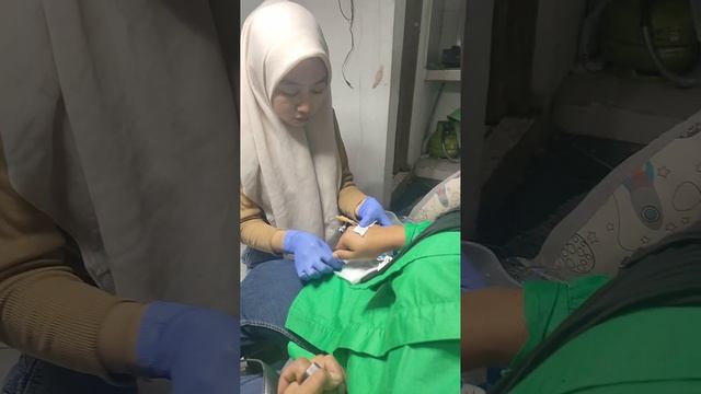 pertama kali nyoba suntik vitamin c sebelum umroh