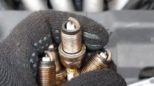 Меняем свечи зажигания пробег двигателя 80т.миль свечи простояли около 20т.миль.
Honda 2.4 cr-v 3