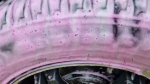 Красная химия для мойки автомобиля пеногенератором.