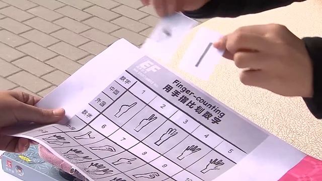 Студенты-филологи провели открытой урок прямо на улице смотреть онлайн