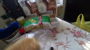 Приготовила обед и ужин из четырех блюд. Гречка с овощами, рассольник, крылышки и салат.