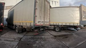 Кровля с соседнего здания упала на Камазы 😱😱😱