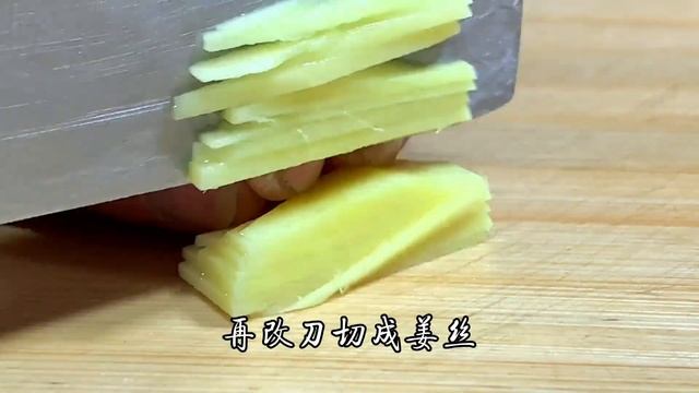 青椒炒雞胸肉，先炒青椒還是雞胸肉，教你一招，鮮嫩爽滑，超下飯【阿朝哥美食 】#青椒炒雞胸肉 #青椒炒雞胸肉料理 #青椒炒雞胸肉食譜 #青椒炒雞胸肉的做法 #青椒炒雞胸煮法