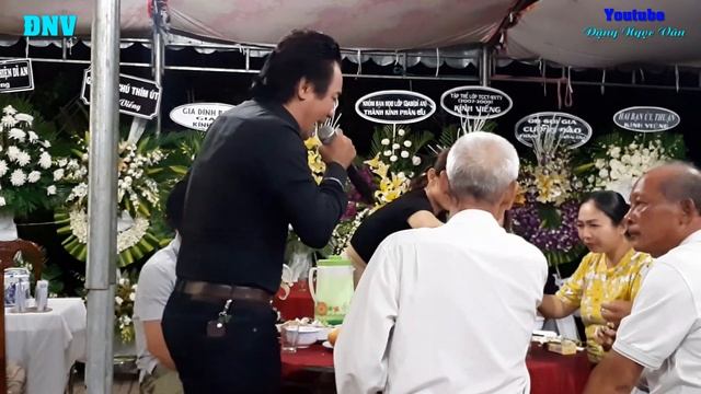 Nghệ Sĩ Hoài Vương Chơi Hết Mình Ai Cũng Mến смотреть онлайн