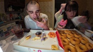 МУКБАНГ НАРЕЗКИ ЛУЧШЕЕ - ПОНЧИКИ РАЗНЫЕ ВКУСЫ / DONUTS / ОБЗОР MUKBANG ASMR АСМР 17. 11. 2024