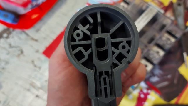 За каждой сильной женщиной стоит удивительная история. История про слабый выключатель! смотреть онлайн