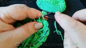 Пинетки из помпонной пряжи.