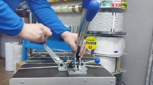Упаковка грузов комбинированным устройством для ПП лент