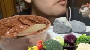 ДЕВУШКА ИЗ ИНДИИ ЕЗД ГЛИНУ🙀🙀🙀ЕМ ГЛИНУ И МЕЛ🍪 ГЛИНАМЕЛ 🔥 ASMR😋🤤 Голубая глина🌈 ХРУСТ🍪