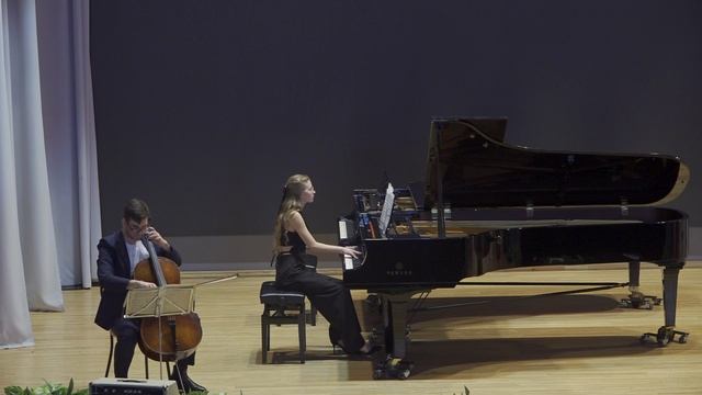 Бобренок Варвара - концертмейстер. Илья Лихачев - виолончель
Б. Ромберг Соната
А. Бабаджанян Танец