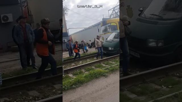 ❗️🇺🇦Псы zеленского так увлеклись отловом очередного "добровольца", что не заметили трамвай 😂😂😂