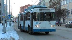 Троллейбус Екатеринбурга МТрЗ-6223-0000010 борт. №137 маршрут №15 на остановке "Театр Волхонка"