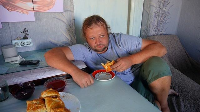 Огород в августе что выросло Ем вкусные пироги с курицей Делаю отверстия для навеса Распаковка короб