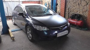 Замена опорных подшипников и пыльников передних стоек на Honda Civic 1,8 Хонда Цивик 2007 года