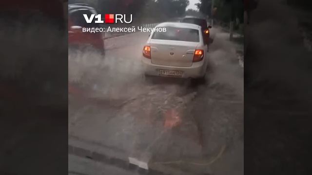 Дороги Волгограда уходят под воду смотреть онлайн