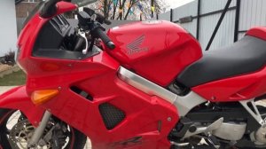 Обзор мотоцикла Honda vfr800 , 1998года . 89262862924 с 10:00-20:00 по Мск ( WhatsApp)