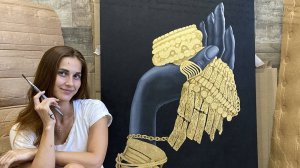 ЧБ картина. Рука с золотыми украшениями с поталью левая. Часть триптиха. ART SOL