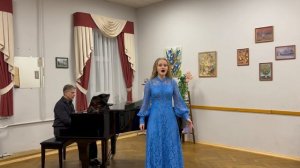 Шеховцова София Михайловна.17 лет
Русская народная песня в обр. Н.Ракова « Цвели, цвели цветики»