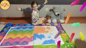 НАСТЯ с мамой рисуют водой на ЧУДО - КОВРИКЕ и руки остались чистые WATER PAINTING [4k UHD] 0+