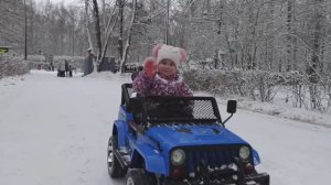 весëлые ПОКАТУШКИ в парке развлечений Настя веселится 0+