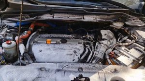 Чистим двигатель пеной для шин