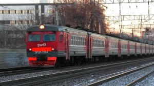 Электропоезд ЭР2Р-7054 сообщением Москва (Казанский вокзал) — Черусти следует по перегону Перо